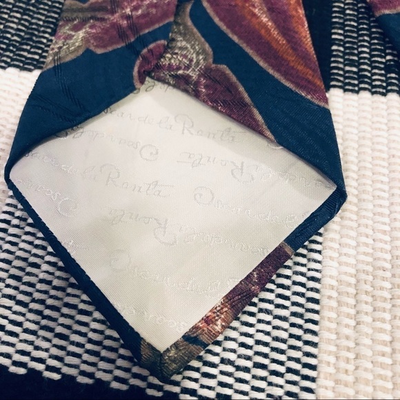 VINTAGE Oscar de la Renta Tie - Picture 8 of 9